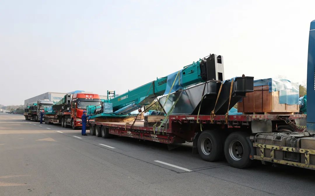 喜迎龙仰面！皇家国际智能大吨位PDP工法引孔式静力压桩机出征哥伦比亚