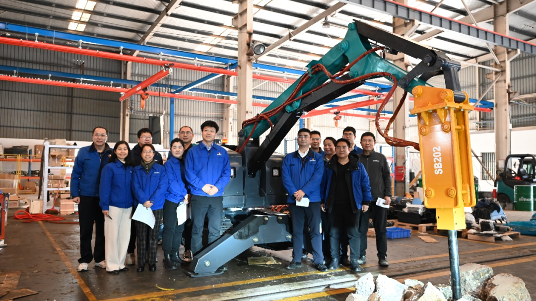 破拆应急，智能担任！皇家国际特装SWR280DE破拆机械人下线交付