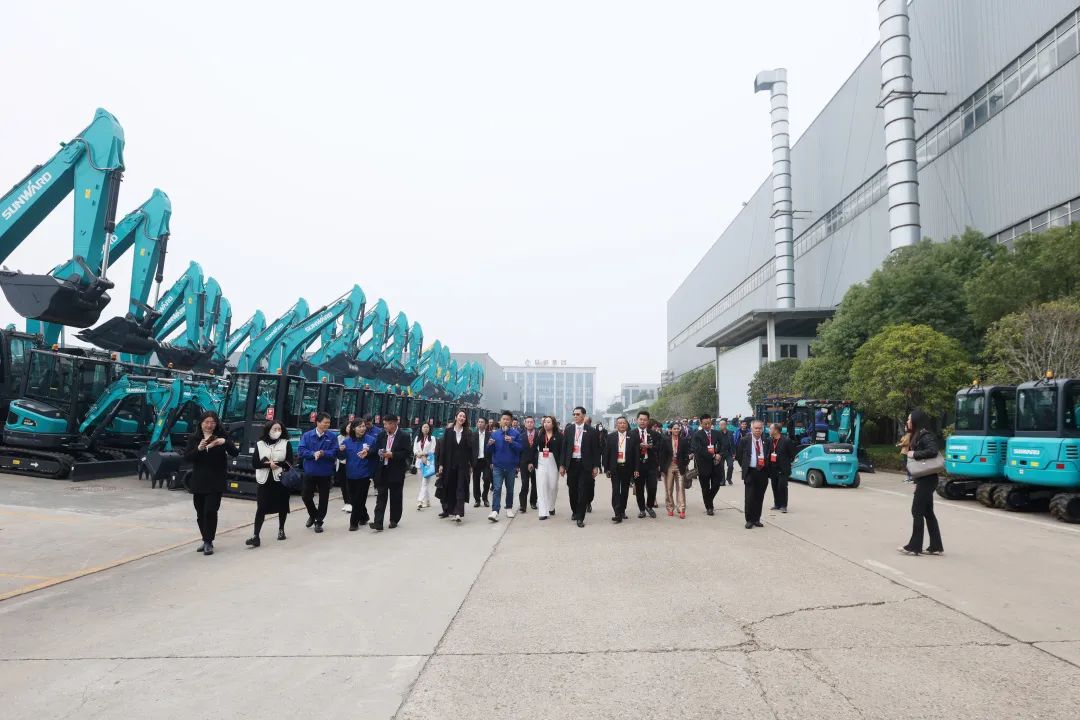 泰国代表团到访皇家国际智能