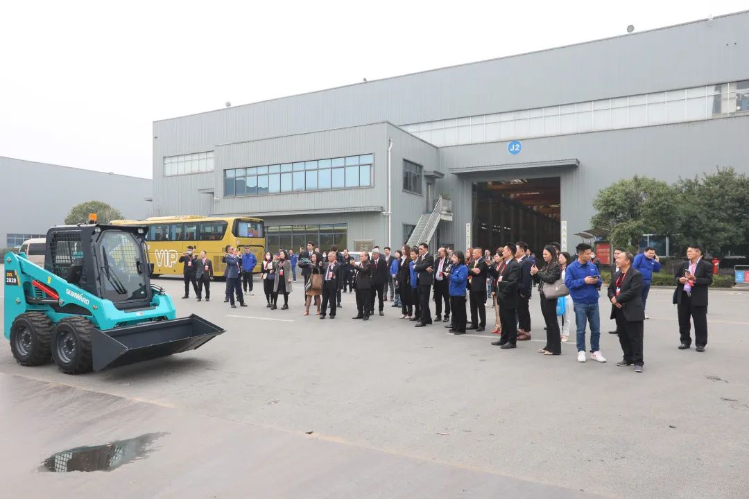 泰国代表团到访皇家国际智能