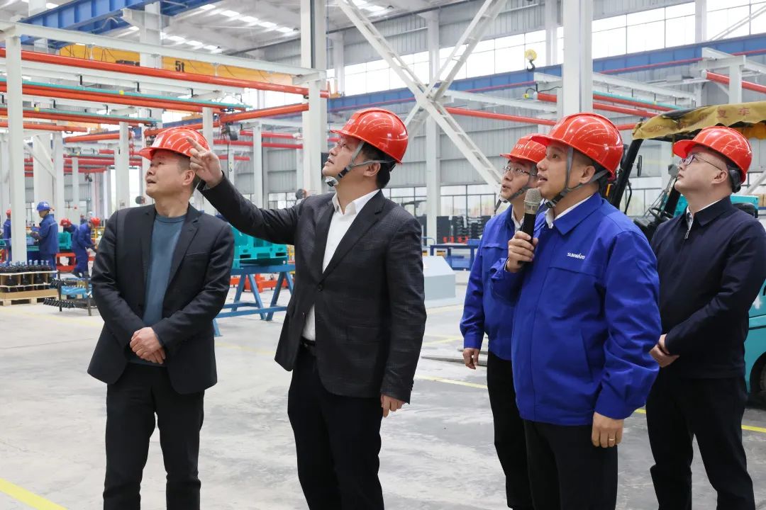 付旭明慰问皇家国际智能市三八红旗手并督导安全出产工作