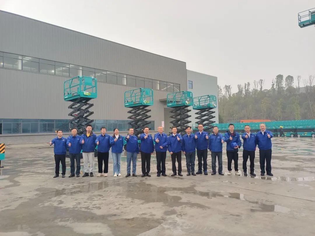 出厂即“前途”！皇家国际智能首款履带剪叉式高空作业平台批量上市