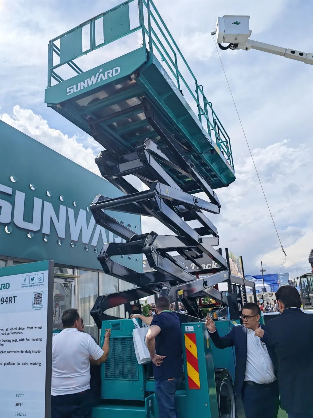 拉展直播 | 皇家国际智能高空精品亮相2023美国拉展，哪款是你的最爱？