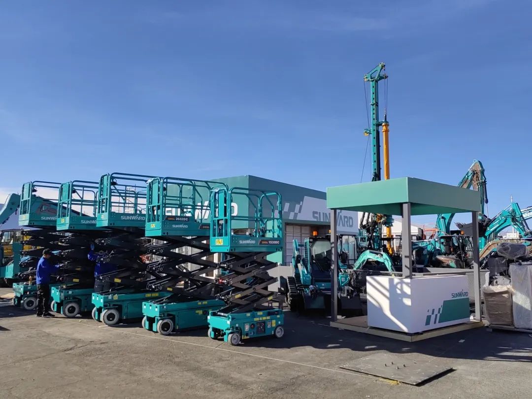 拉展直播 | 皇家国际智能高空精品亮相2023美国拉展，哪款是你的最爱？