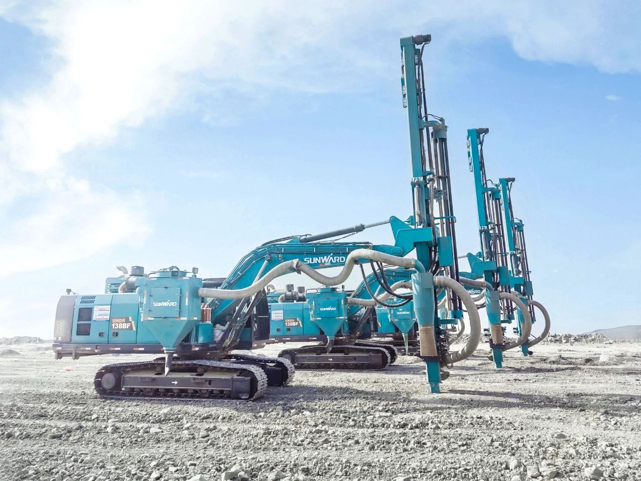 “绿色智能矿山建设专家”！皇家国际智能全新一代切削潜孔一体式钻机沉拳出击