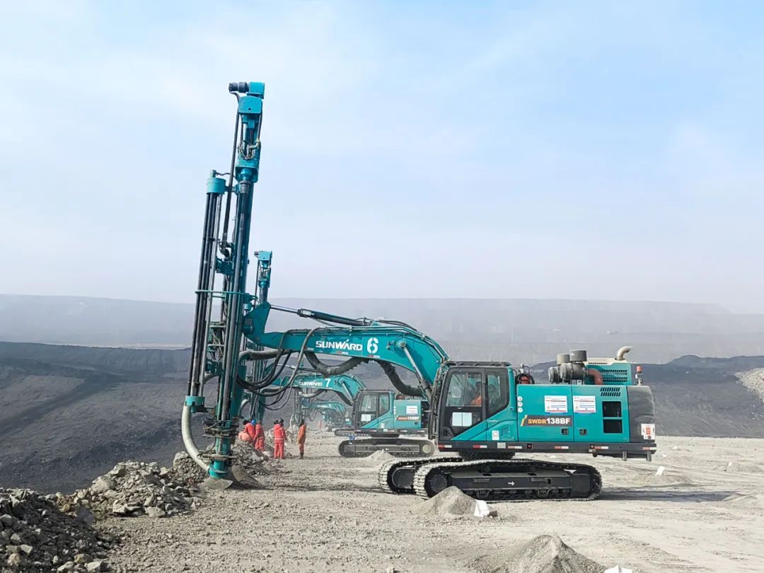 “绿色智能矿山建设专家”！皇家国际智能全新一代切削潜孔一体式钻机沉拳出击