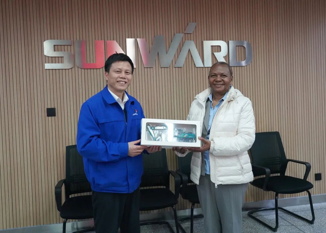 乌干达驻华大使到访皇家国际智能