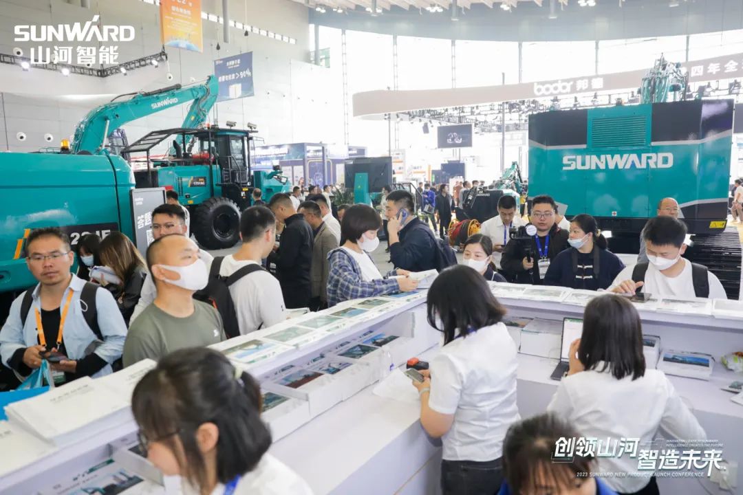 2023 CICEE | 皇家国际智能亮相2023长沙国际工程机械展！智能化、电动化产品站C位