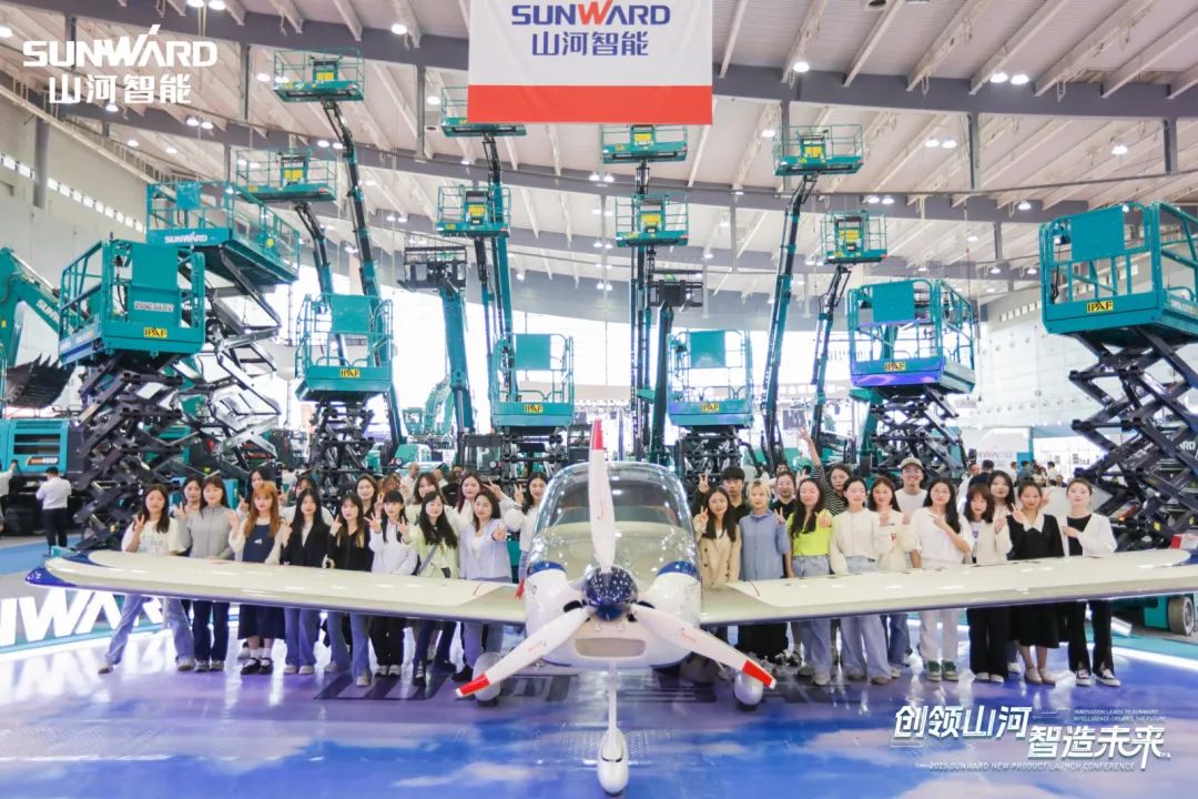 2023 CICEE | 皇家国际智能亮相2023长沙国际工程机械展！智能化、电动化产品站C位