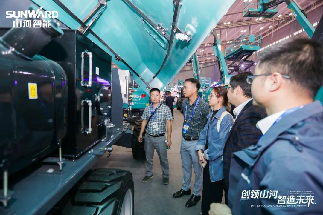 2023 CICEE | 皇家国际智能亮相2023长沙国际工程机械展！智能化、电动化产品站C位