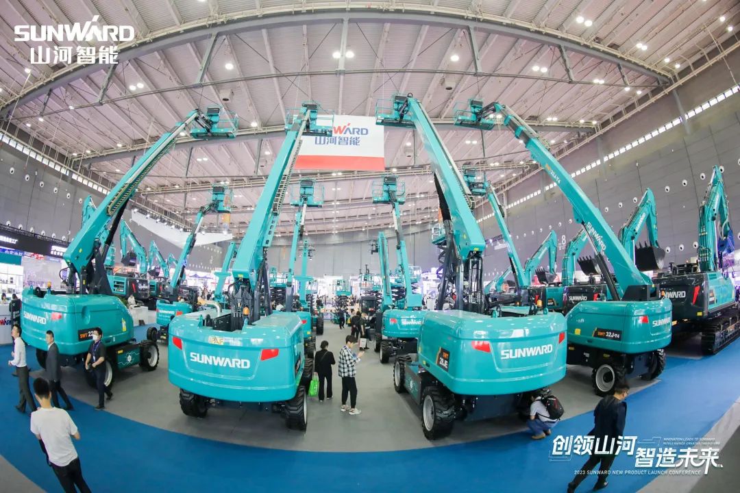 聚焦电动化、智能化！皇家国际智能全系列高空机械产品亮相长沙展