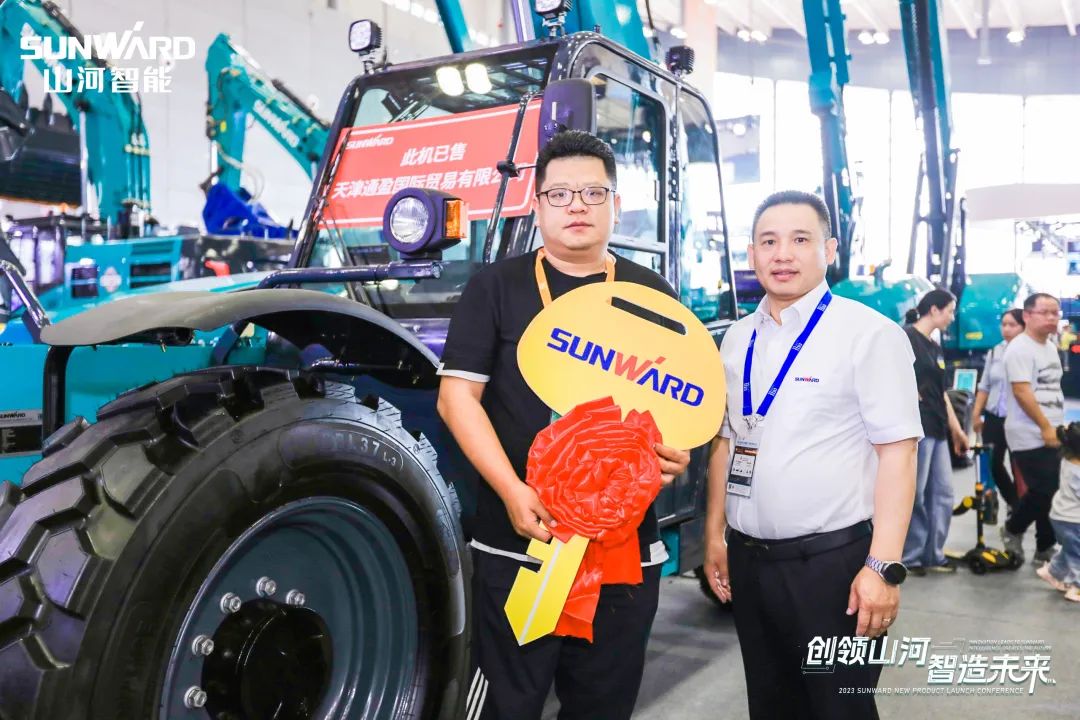 聚焦电动化、智能化！皇家国际智能全系列高空机械产品亮相长沙展