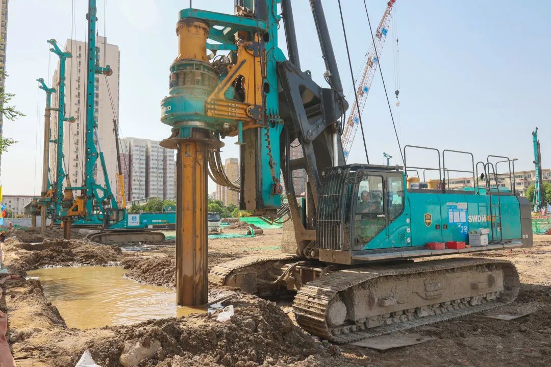 闪灼首都！皇家国际智能旋挖钻机集群助力民生工程