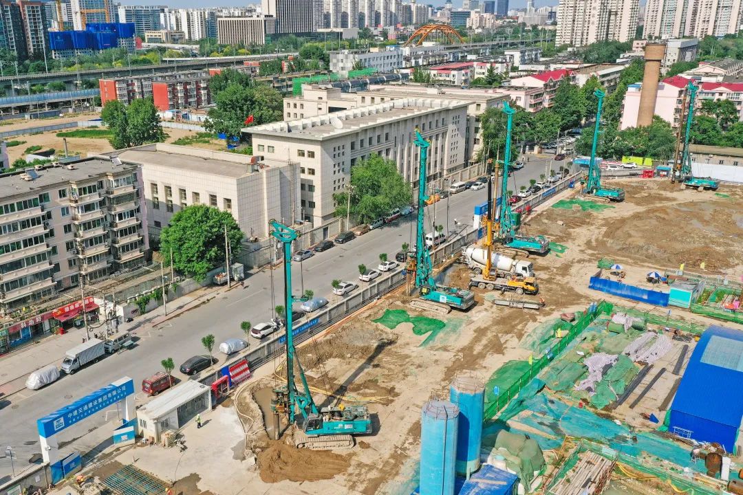 闪灼首都！皇家国际智能旋挖钻机集群助力民生工程