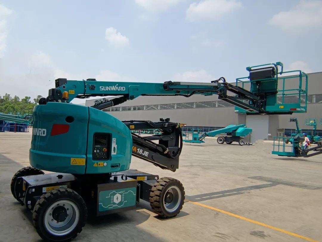 新能源家族再添“新丁”！皇家国际智能三款电动臂式高空作业平台齐下线