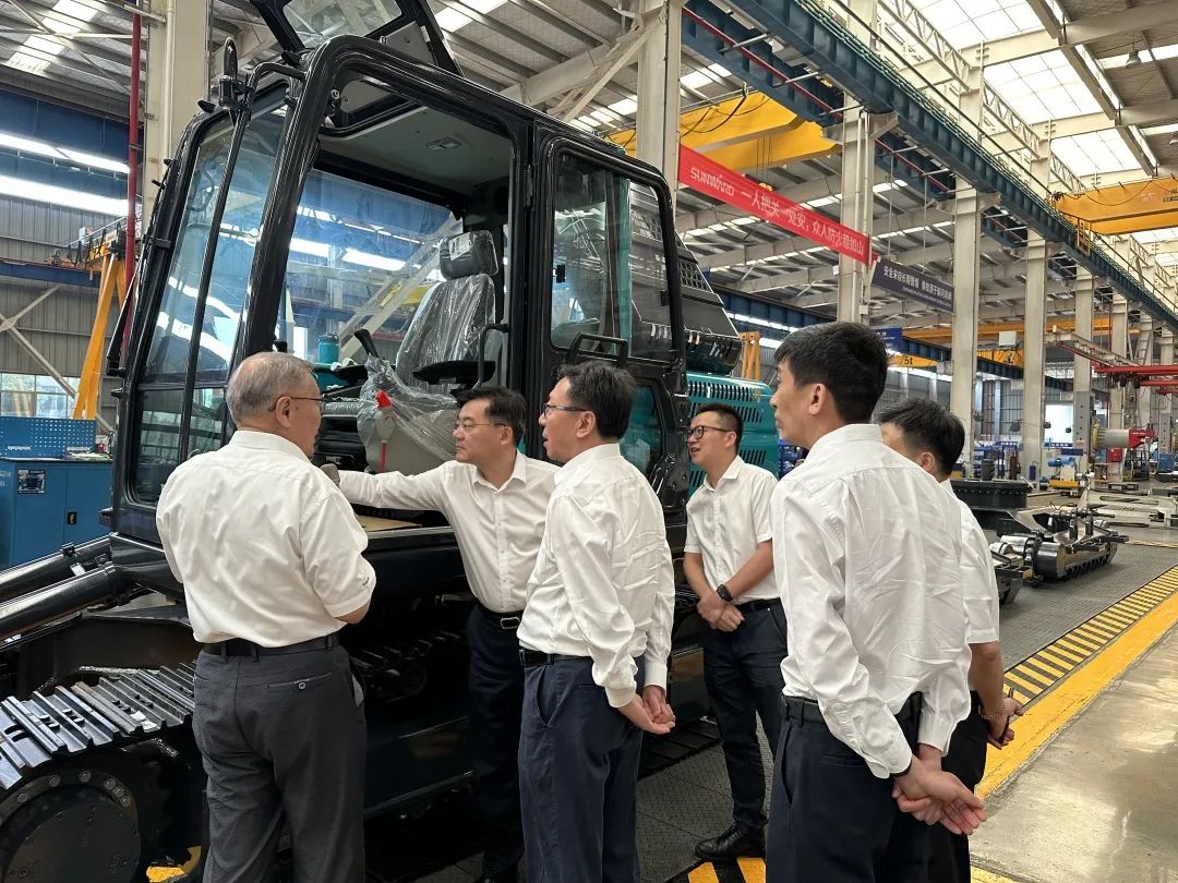 中国联通集团副总经理梁宝俊到访皇家国际智能