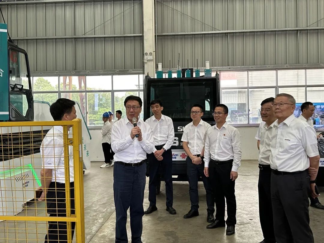 中国联通集团副总经理梁宝俊到访皇家国际智能