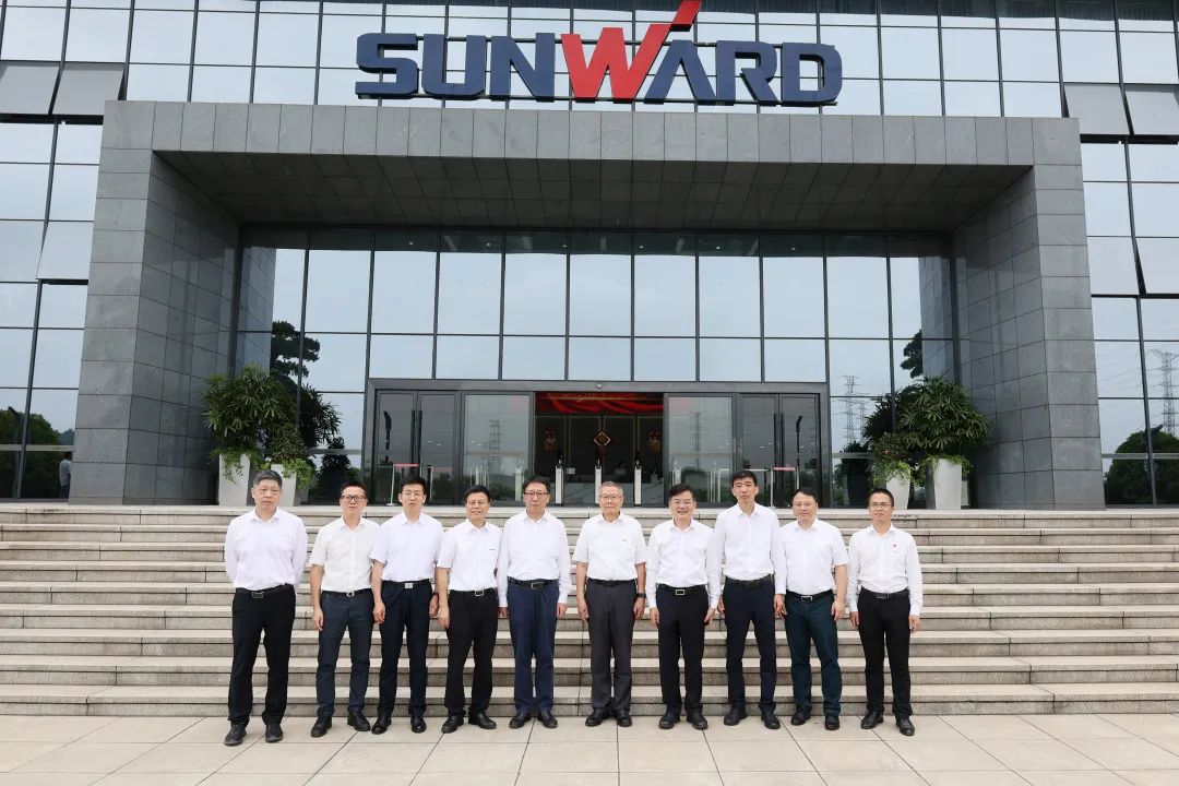 中国联通集团副总经理梁宝俊到访皇家国际智能