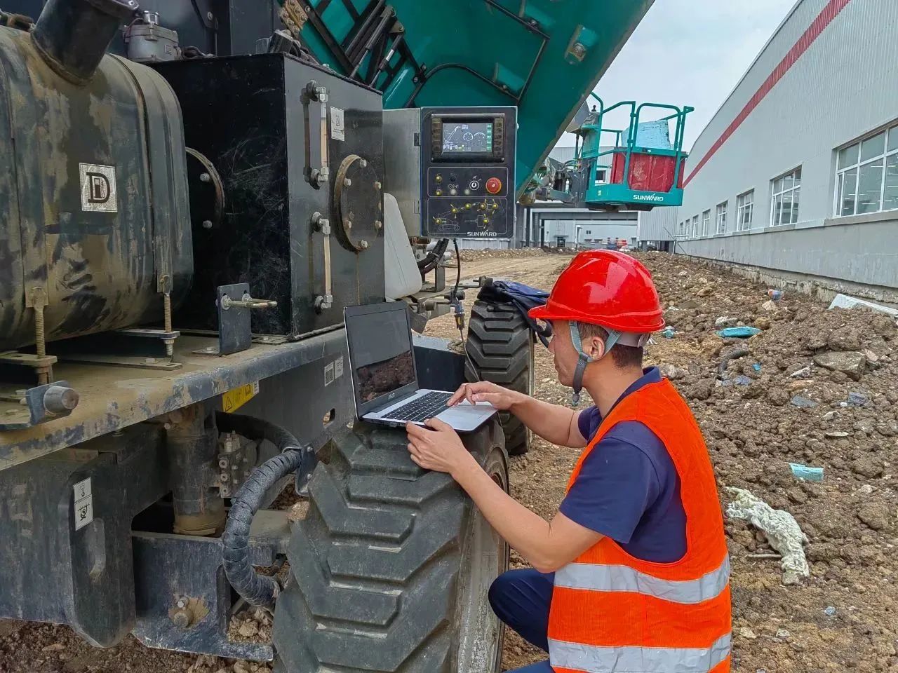 倾听客户心声！皇家国际智能高空机械“服务万里杏妆走进东北