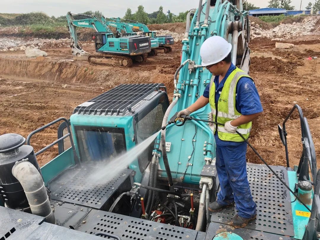 品质皇家国际，用心服务！皇家国际智能挖掘机2023年服务万里行正式出征