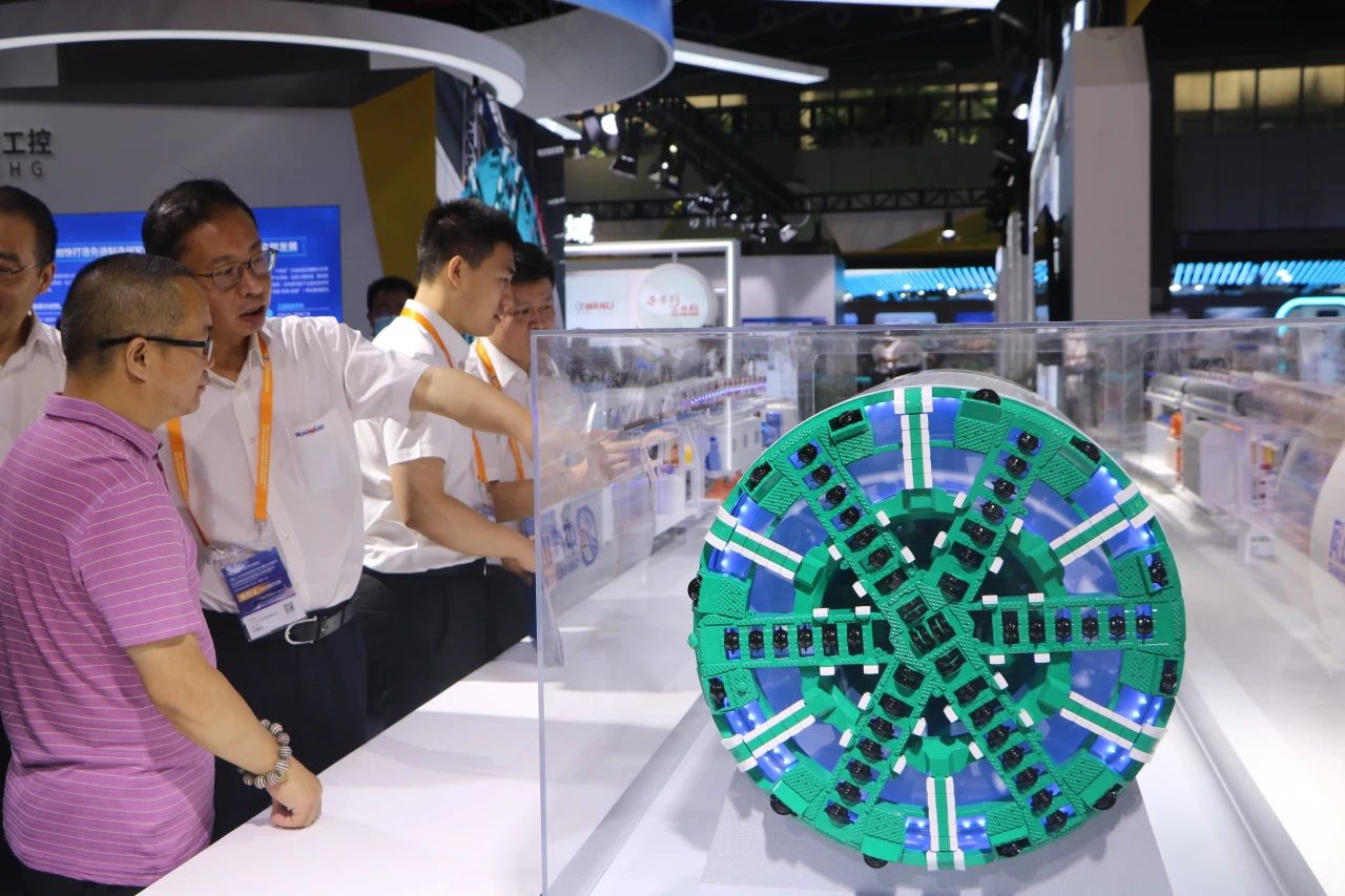 中铁皇家国际亮相首届广州大湾区国际轨路交通产业发展论坛暨展览会