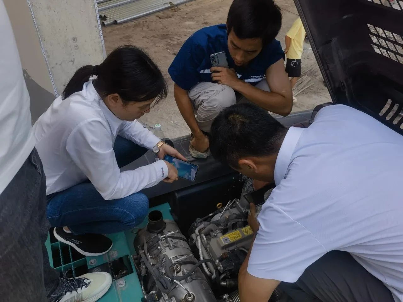 步履一向，服务不止！皇家国际智能挖掘机服务万里行火热进行中