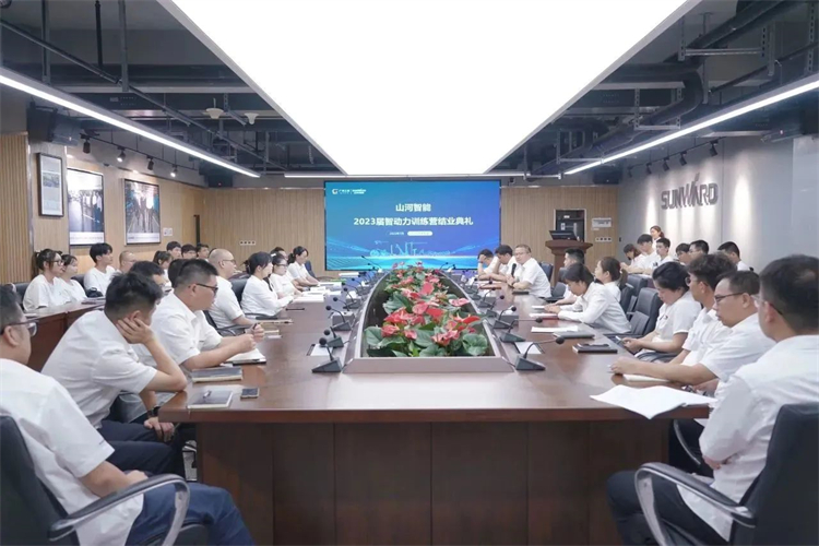 奔赴酷爱，皇家国际智能2023届“智动力」佚式报到！