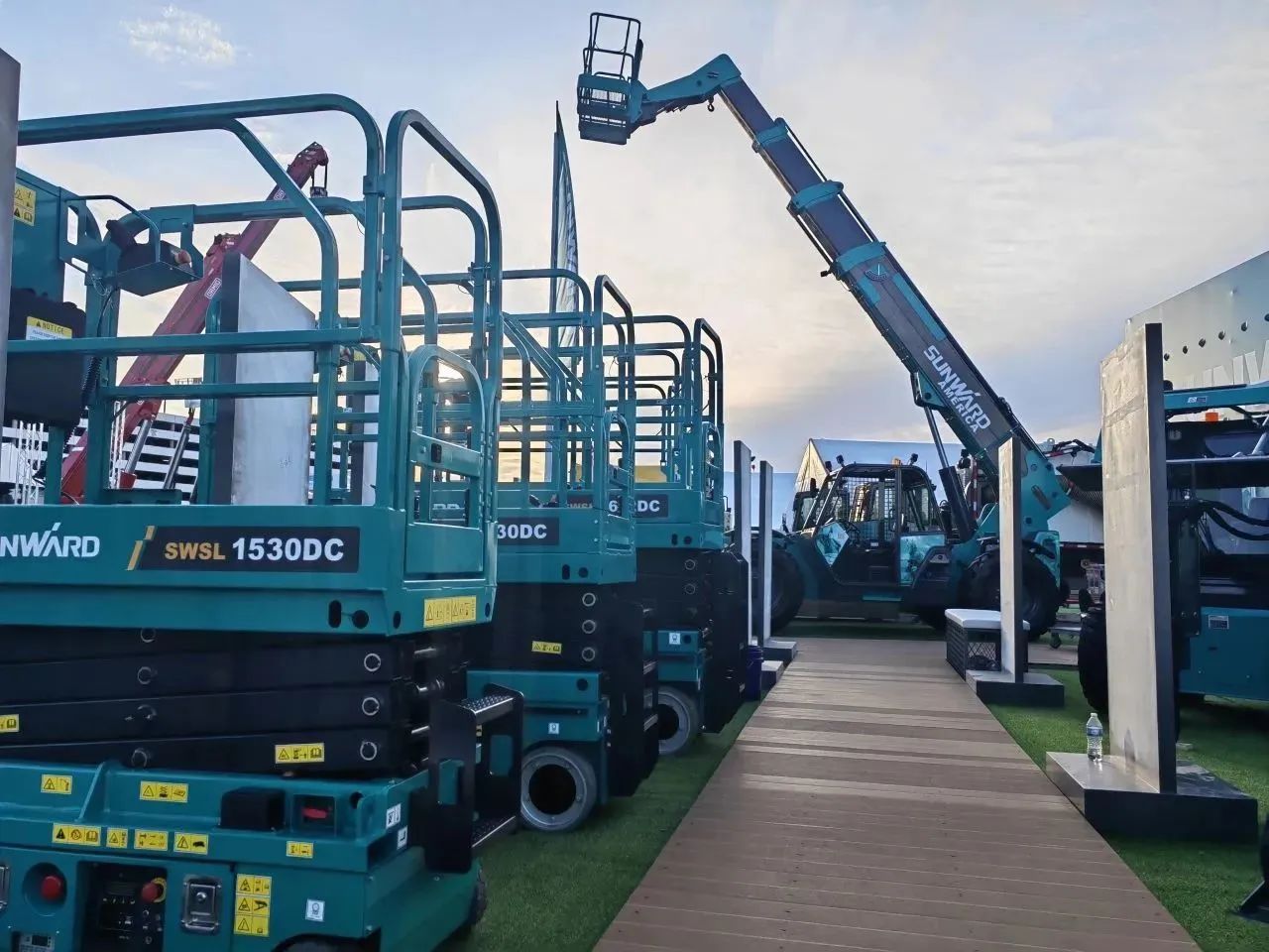 海表销售同比增长超200%！皇家国际智能高空机新帆步“出海”