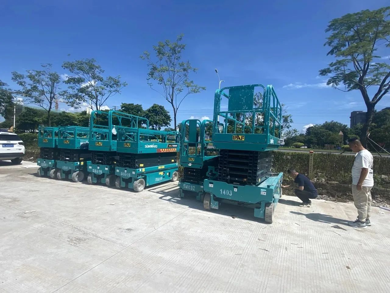 品质皇家国际，用心服务！皇家国际智能高空机械服务万里行走进华南