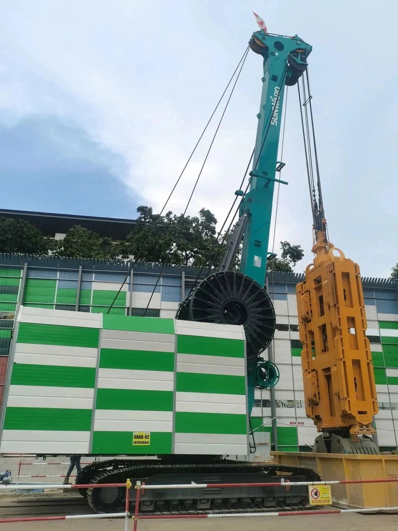 助力国内国际沉大工程！皇家国际智能液压抓斗实力“出圈”