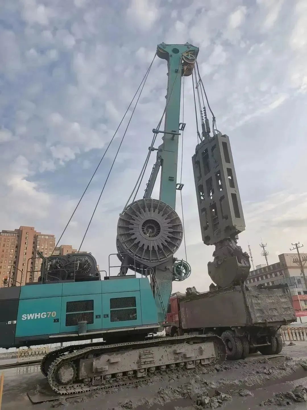 助力国内国际沉大工程！皇家国际智能液压抓斗实力“出圈”