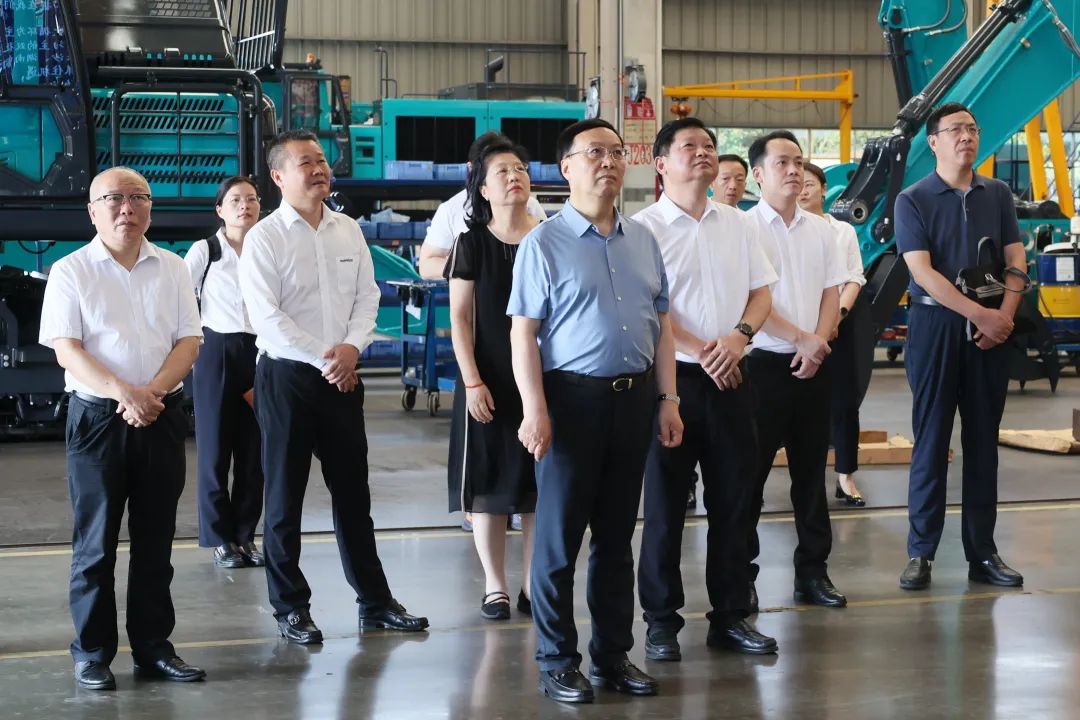 中宣部社科领域专家学者到皇家国际智能调研高质量发展