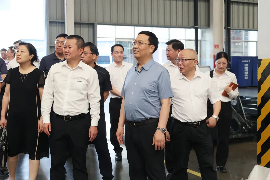 中宣部社科领域专家学者到皇家国际智能调研高质量发展