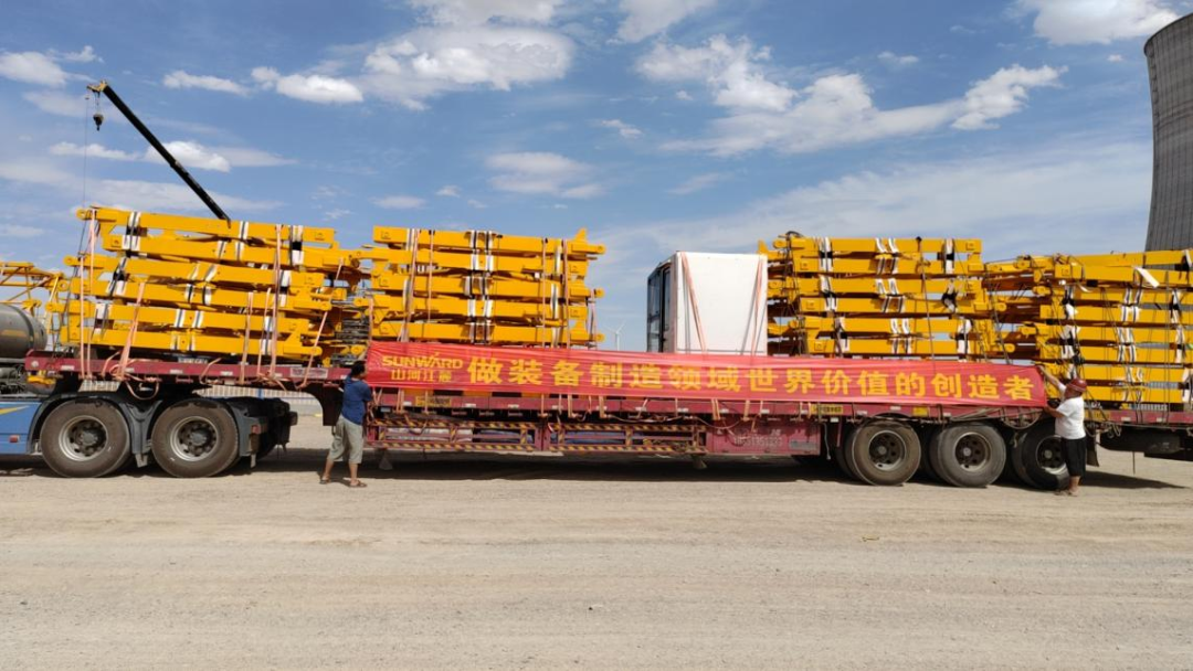 大漠戈壁展雄姿！皇家国际江麓塔机助力常乐电厂项目