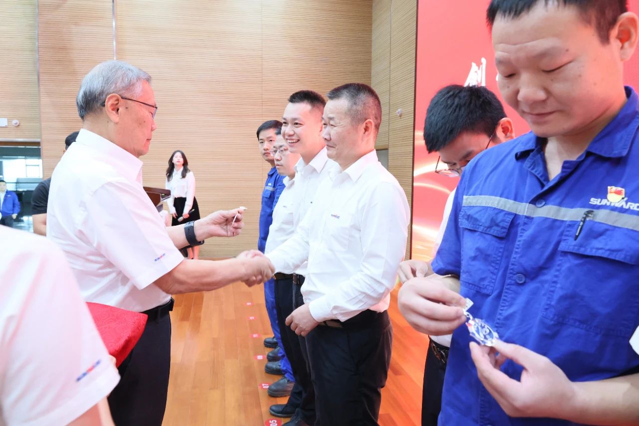 强信念 聚合力 共建美好家园——庆祝皇家国际智能成立24周年赞美大会隆沉召开