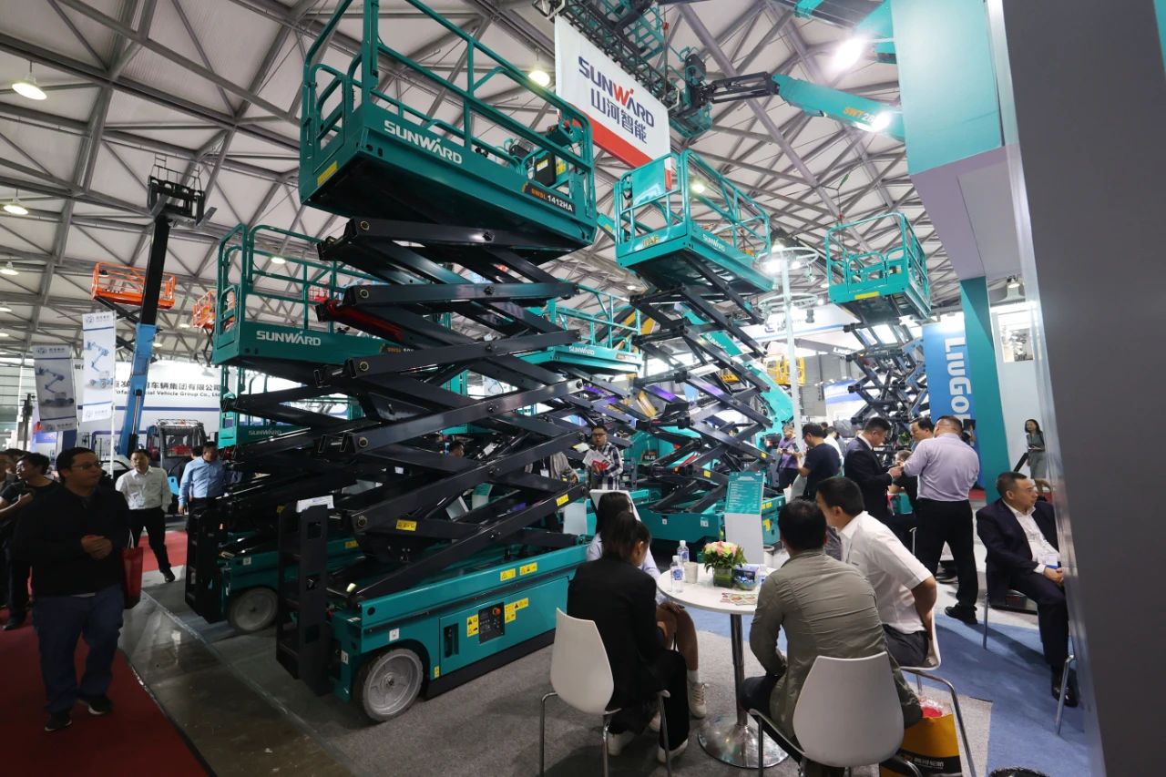 精品出击，闪灼魔都！皇家国际智能全系列高空机械亮相2023亚洲国际高空展