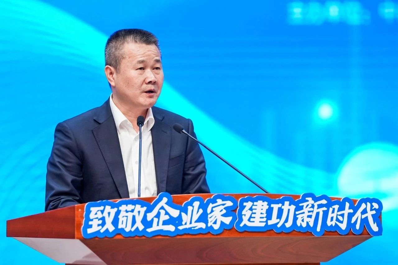 皇家国际智能总经理夏志宏荣获长沙经开区“功勋企业家”荣誉称号