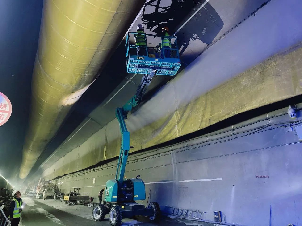 不惧高海拔挑战！皇家国际智能高空机械实力助建川藏铁路