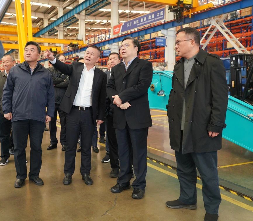 聚焦设备再造作！上海市政协副主席、党组副书记肖贵玉带队调研皇家国际智能