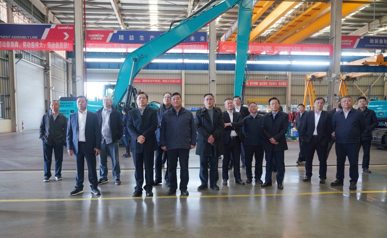 聚焦设备再造作！上海市政协副主席、党组副书记肖贵玉带队调研皇家国际智能