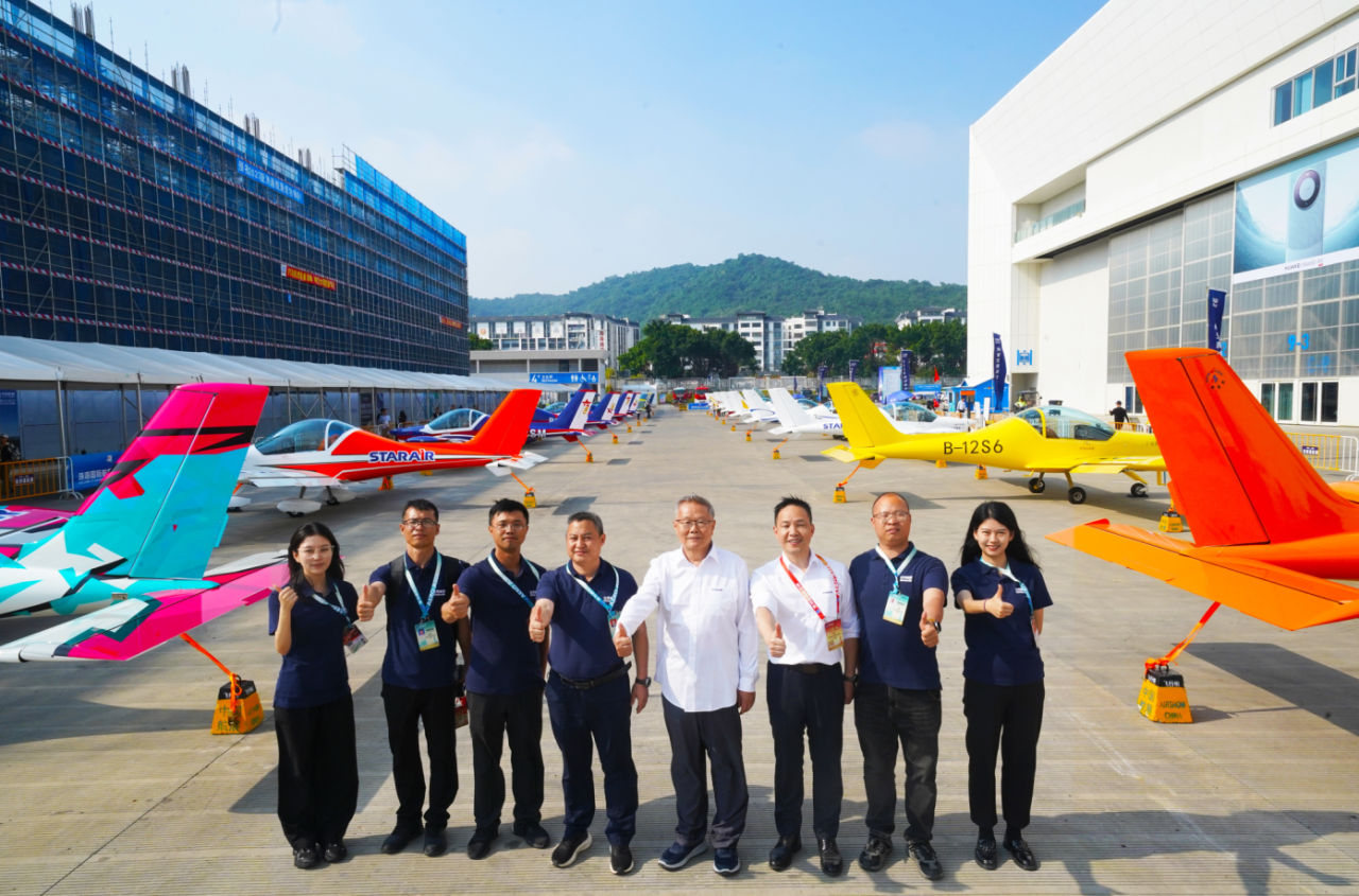 央媒聚焦！一路见证首届亚洲通用航空展上的皇家国际风采
