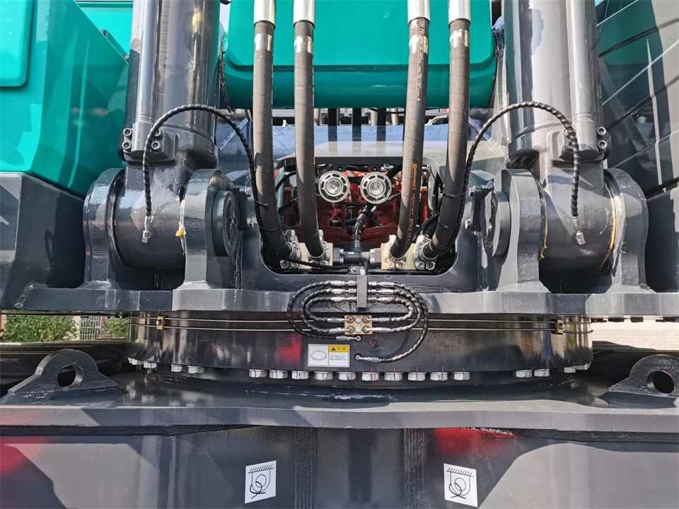 定造开发、职能更强！皇家国际智能SWE750ELR加长臂液压挖掘机下线交付