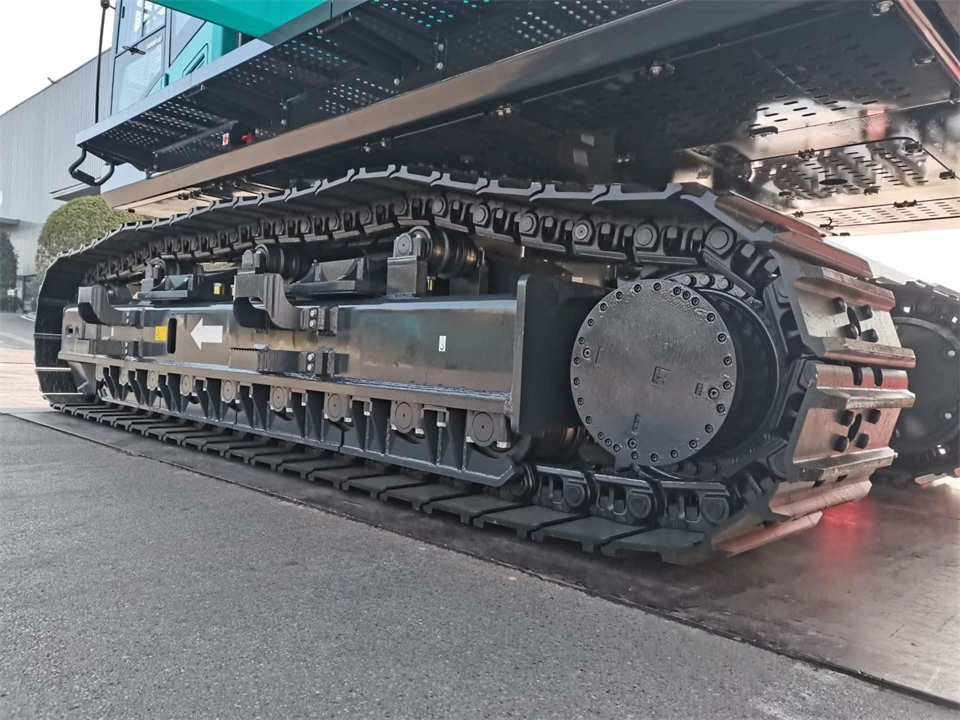 定造开发、职能更强！皇家国际智能SWE750ELR加长臂液压挖掘机下线交付