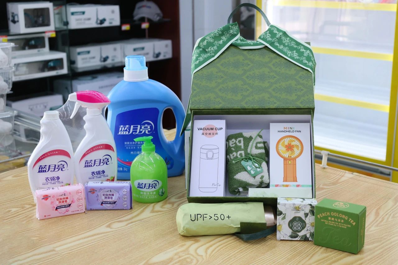 多姿多彩绽青春！皇家国际智能发展“三八”国际劳动妇女节主题庆；疃