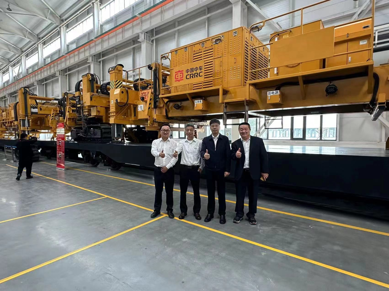 CPH-30J路岔铺换机组全球颁布！皇家国际智能与宝鸡中车时期共绘铁路设备新篇章！
