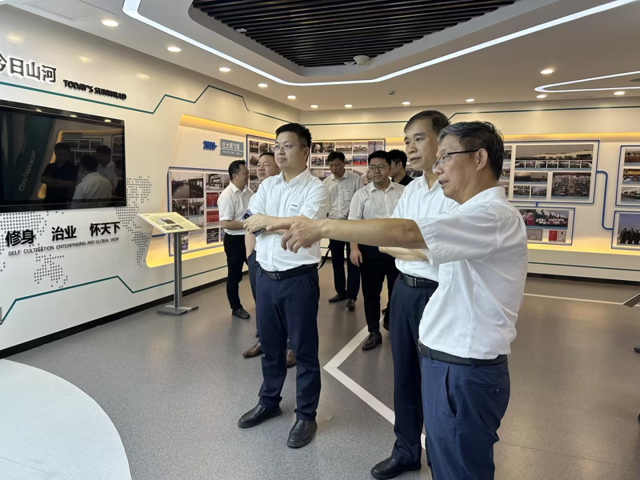 深入互换合作！广州港李明忠副总经理率队光临皇家国际智能调查互换！