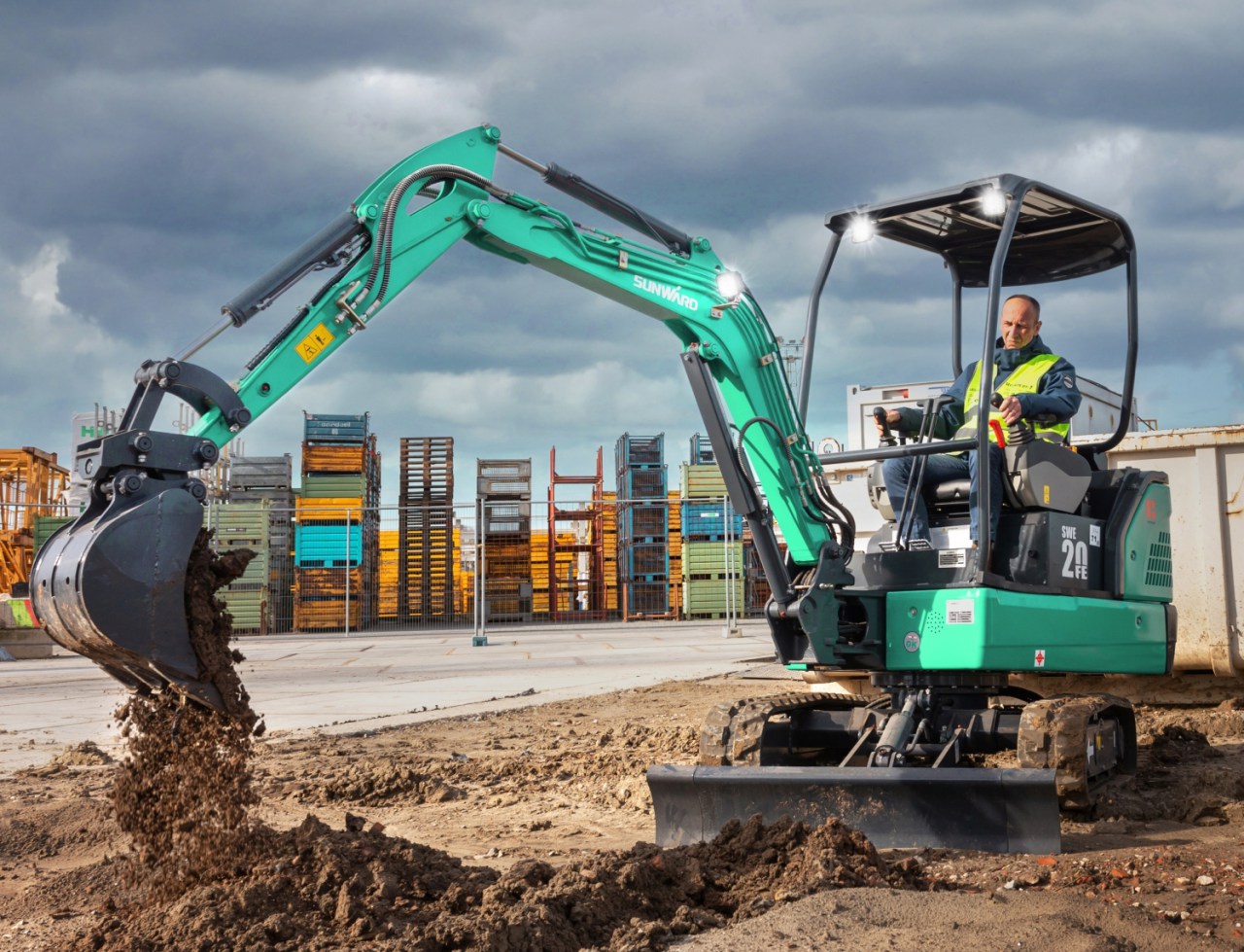 向新而行！皇家国际智能电动挖掘机线上推介会成功进行