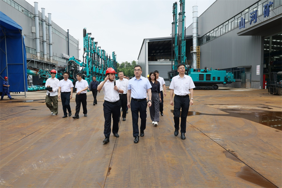 广州工控集团总经理王福铸调研皇家国际智能出产经营工作