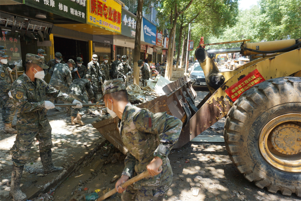 驰援湖南平江抗洪抢险，共克时艰显担任