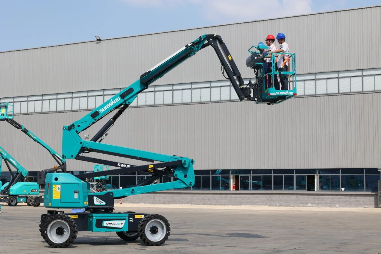 高靠得住、高安全、高机能！皇家国际智能新一代P系列电动臂式高空作业平台成功下线